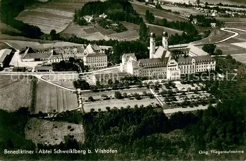 AK / Ansichtskarte Vilshofen_Donau Benediktiner Abtei Schweiklberg Fliegeraufnahme Vilshofen Donau