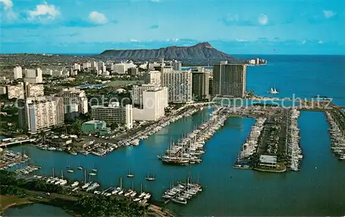 AK / Ansichtskarte Waikiki_Honolulu_Hawaii Air view Yacht Harbour Diamond Head in background 