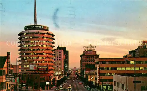 AK / Ansichtskarte Hollywood_California Vine Street at night Capitol Record Building Hollywood California