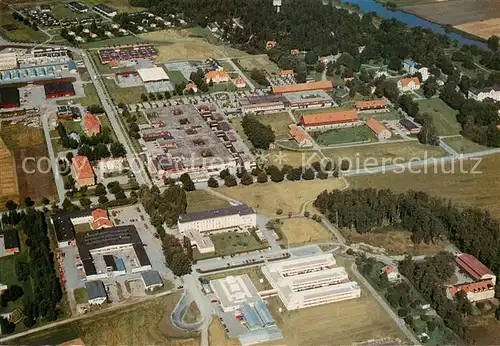 AK / Ansichtskarte Ultuna Sveriges lantbruksuniversitet Centrala delarna med Fyrisan i Bakgrunden Fliegeraufnahme 