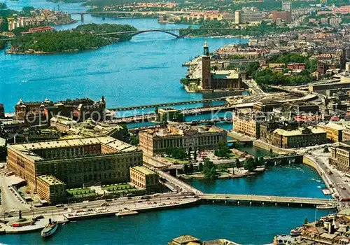 AK / Ansichtskarte Stockholm Utsikt med Slottet och stadshuset Fliegeraufnahme Stockholm