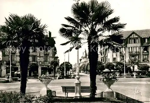 AK / Ansichtskarte La_Baule les Pins Place des Palmiers La_Baule les Pins