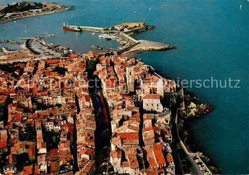 AK / Ansichtskarte Antibes_06_Alpes_Maritimes Vue aerienne La vieille ville lancien Chateau des Grimaldi le Port le Fort Carre 