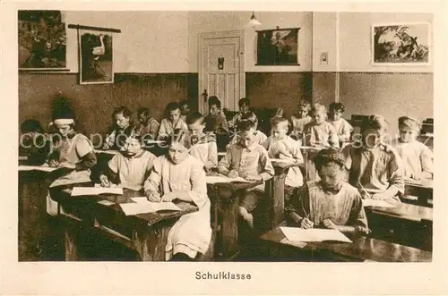 AK / Ansichtskarte Niendorf__Ostseebad_Timmendorferstrand Antoniushaus Schulklasse 