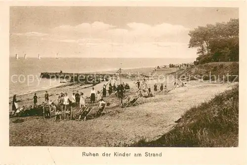 AK / Ansichtskarte Niendorf__Ostseebad_Timmendorferstrand Antoniushaus Ruhen der Kinder am Strand 