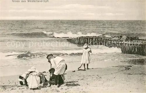 AK / Ansichtskarte Westerland_Sylt Kinder am Strand Westerland_Sylt