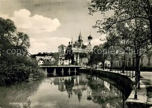 AK / Ansichtskarte Sigmaringen Partie an der Donau Blick zur Kirche und Schloss Sigmaringen