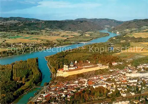 AK / Ansichtskarte Melk_Donau Stift Eingang der Wachau mit Schloss und Kloster Schoenbuehel Melk_Donau