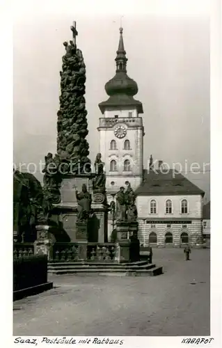 AK / Ansichtskarte Saaz_Zatec_CZ Postsaeule m. Rathaus 