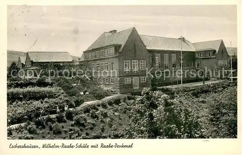 AK / Ansichtskarte Eschershausen_Holzminden Wilhelm Raabe Schule m. Raabe Denkmal Eschershausen Holzminden