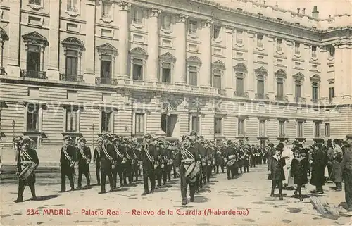 AK / Ansichtskarte Madrid_Spain Palacio Real   Relevo de la Guardia Madrid Spain