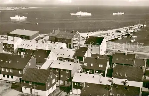 AK / Ansichtskarte Helgoland Unterland m. Landungsmole u. Seebaederschiffen a. d. Reede Helgoland