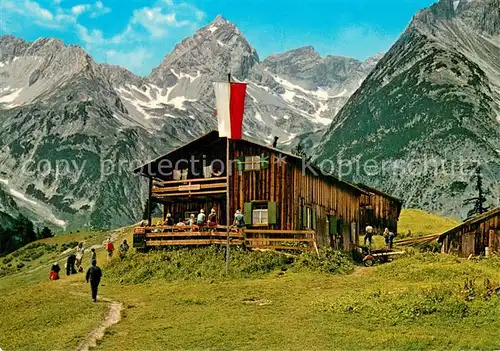 AK / Ansichtskarte Elbigenalp Bernhardseck Huette mit Grossem Krottenkopf Elbigenalp