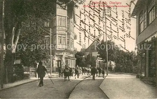 AK / Ansichtskarte Hahnenklee Bockswiese_Harz Dorfstrasse mit Hahnenklee Damenkapelle Hahnenklee Bockswiese