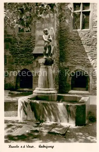 AK / Ansichtskarte Hameln_Weser Lachsjunge Brunnen Rattenfaenger Klause Hameln Weser