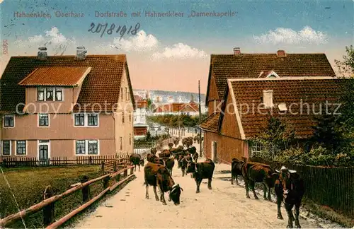 AK / Ansichtskarte Hahnenklee_Auerhahn Dorfstrasse mit Hahnenklee Damenkapelle Hahnenklee_Auerhahn