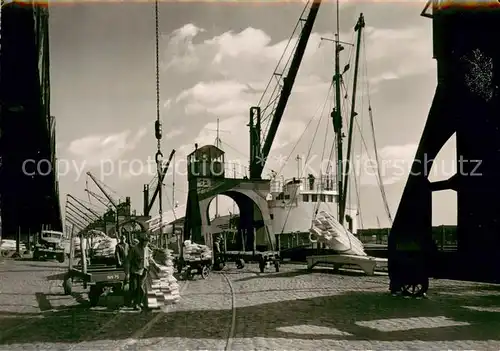 AK / Ansichtskarte Antwerpen_Anvers Arbeit am Hafen Antwerpen Anvers