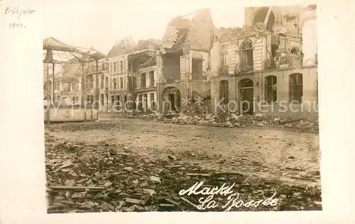 AK / Ansichtskarte La_Bassee_59_Nord Markt Ruinen 1. Weltkrieg 