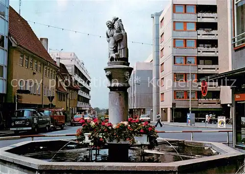 AK / Ansichtskarte Sindelfingen Marktbrunnen mit Schwaetzweibern Sindelfingen