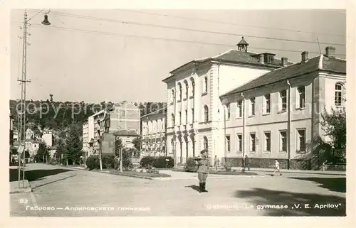 AK / Ansichtskarte Gabrovo_BG Gymnasium Denkmal 