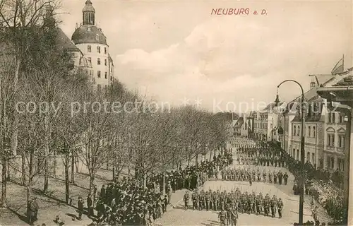 AK / Ansichtskarte Neuburg__Donau Militaerparade 
