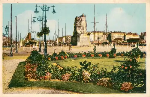 AK / Ansichtskarte Le_Havre Jolie echappee de la Place Gambetta sur le Bassin du Commerce Le_Havre