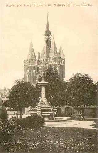 AK / Ansichtskarte Zwolle_Overijssel Sassenpoort met Fontein  Zwolle_Overijssel