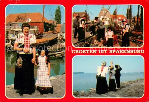 AK / Ansichtskarte Spakenburg_NL Trachtenfamilie Fischerhafen Strand 