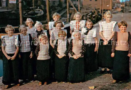 AK / Ansichtskarte Bunschoten_NL Schoolmeisjes 