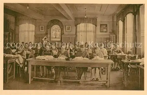 AK / Ansichtskarte Noerdlingen Haushaltungs und Handarbeitsschule Ev Maedchenpensionat Handarbeitssaal Noerdlingen