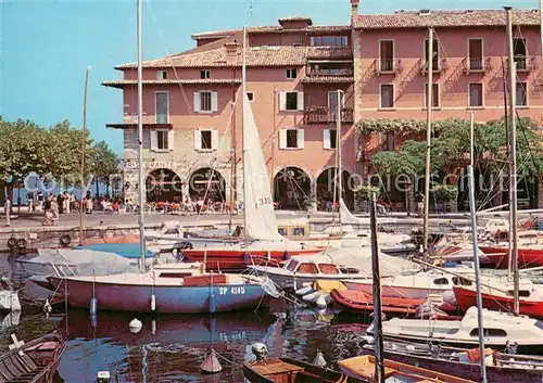AK / Ansichtskarte Torri_del_Benaco_IT Der Hafen 