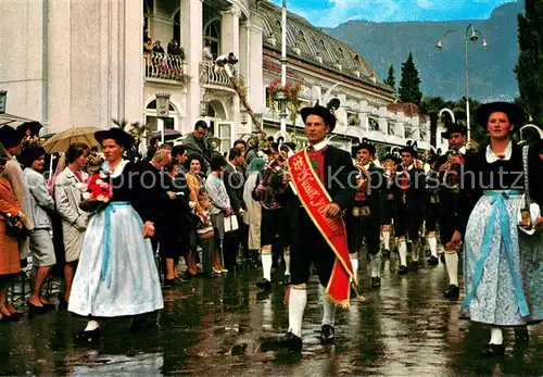 AK / Ansichtskarte Meran_Merano Trachten und Musikumzug Meran Merano