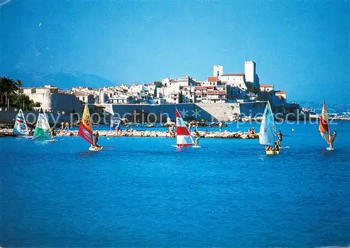 AK / Ansichtskarte Antibes_06_Alpes_Maritimes Planches a voile devant les remparts et la vieille ville 