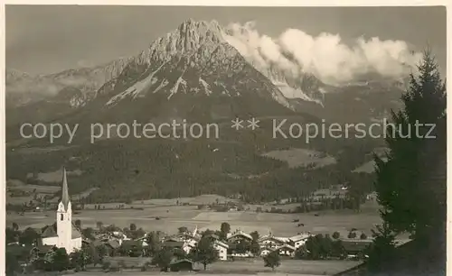 AK / Ansichtskarte Elmau_Ellmau_Tirol_AT Ortsansicht mit Kirche Blick gegen Kaisergebirge 