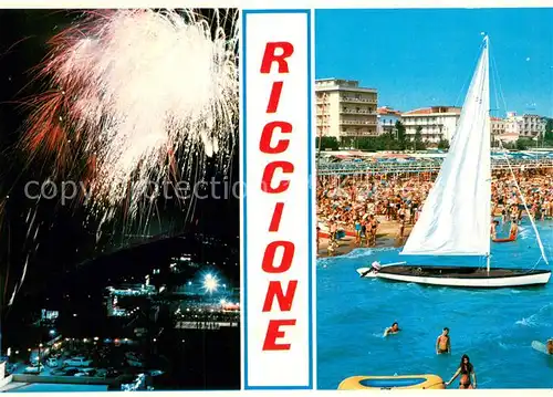AK / Ansichtskarte Riccione_Rimini_IT Feuerwerk Strandpartie 