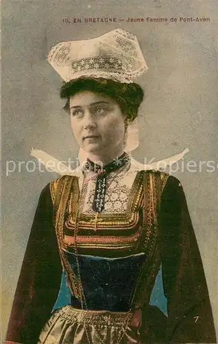 AK / Ansichtskarte Pont Aven Jeune femme Costumes Trachten Pont Aven