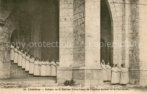 AK / Ansichtskarte Chartres_28 Enfants de la Maitrise Notre Dame de Chartres sortant de la Cathedrale 