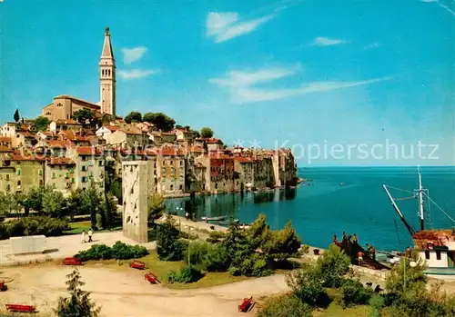 AK / Ansichtskarte Rovinj_Rovigno_Istrien_Croatia Ansicht Kuestenort mit Kirche Parkanlagen Hafen Fischkutter 