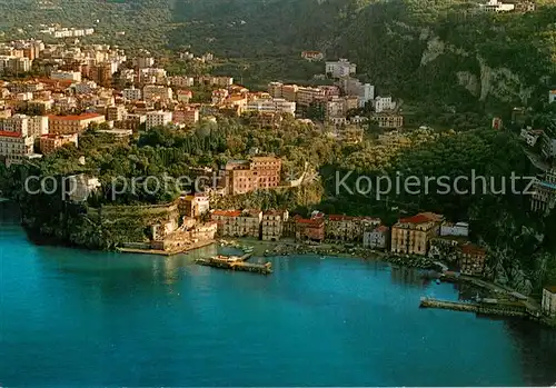 AK / Ansichtskarte Sorrento__Sorrent_Campania_Italia Fliegeraufnahme Fischerstrand 