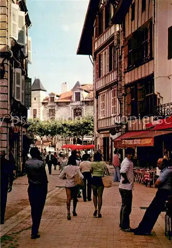 AK / Ansichtskarte Saint Jean de Luz Rue de la Republique Restaurants Saint Jean de Luz