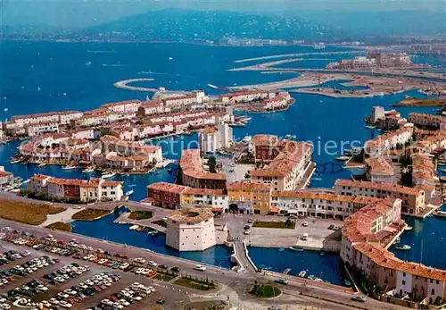 AK / Ansichtskarte Port_Grimaud Fliegeraufnahme Les Marines de Cogolin et St Tropez Port Grimaud