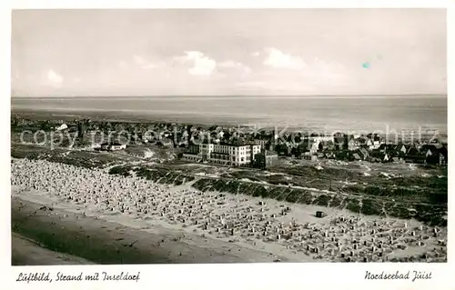AK / Ansichtskarte Juist_Nordseebad Strand mit Inseldorf Juist_Nordseebad