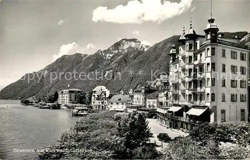 AK / Ansichtskarte Brunnen_Vierwaldstaettersee_SZ Teilansicht am See Brunnen_Vierwaldstaettersee