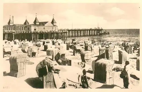 AK / Ansichtskarte Ahlbeck_Ostseebad Strandleben Seebruecke Ahlbeck_Ostseebad