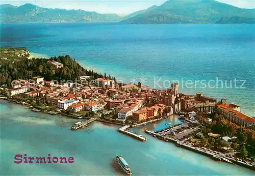 AK / Ansichtskarte Sirmione_Lago_di_Garda Fliegeraufnahme Panorama Halbinsel Sirmione_Lago_di_Garda