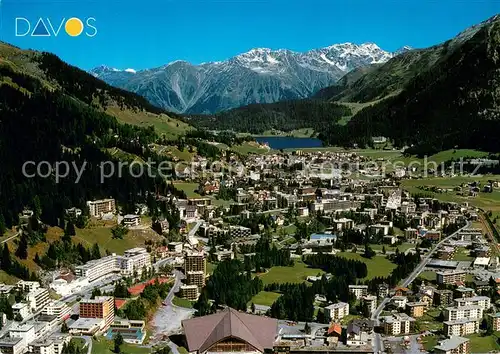 AK / Ansichtskarte Davos_Dorf_GR Gesamtansicht m. Eishalle geg. Rhaetikonkette Davos_Dorf_GR