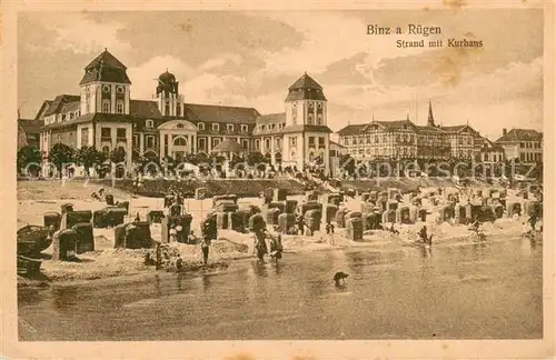 AK / Ansichtskarte Binz_Ruegen Strand mit Kurhaus Binz_Ruegen