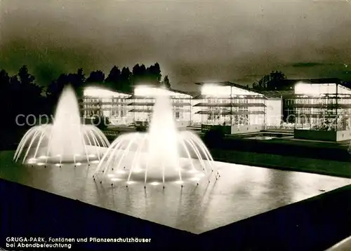 AK / Ansichtskarte Essen__Ruhr Grugapark Fontaenen und Pflanzenschutzhaeuser bei Abendbeleuchtung 