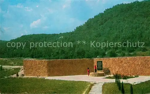 AK / Ansichtskarte Novorossiisk Denkmall Brunen Tal des Todes Novorossiisk