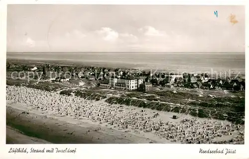 AK / Ansichtskarte Juist_Nordseebad Strand mit Inseldorf Juist_Nordseebad